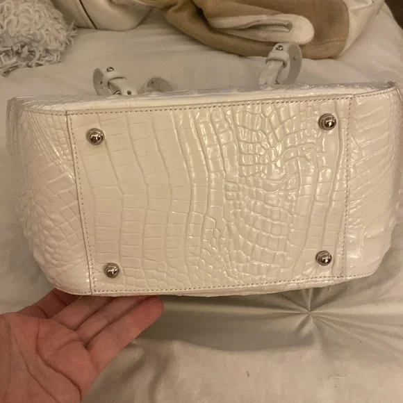 NWT Brahmin Small  Willa in Denim
Royal Palm White and Blue. - Picture 5 of 6